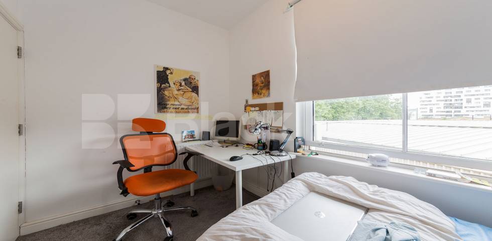 Fantastic spacious three bed mins to tube and shops  Hillmarton Road, Caledonian Road